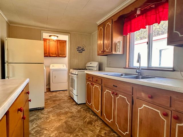 106 Edna Avenue, Highland, AR 72542