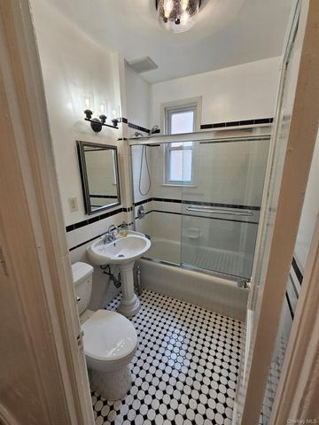 86-20 Jamaica Avenue, Woodhaven, NY 11421