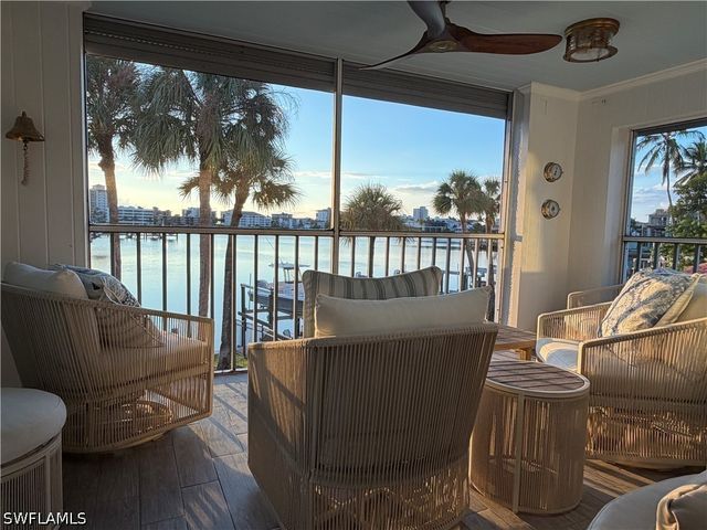 9101 Vanderbilt DR 204, Naples, FL 34108