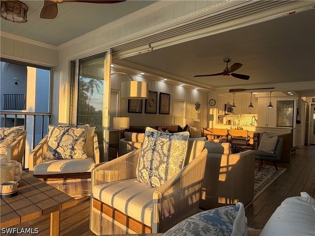 9101 Vanderbilt DR 204, Naples, FL 34108