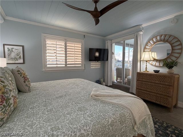 9101 Vanderbilt DR 204, Naples, FL 34108