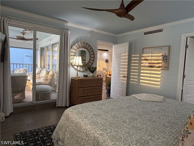 9101 Vanderbilt DR 204, Naples, FL 34108