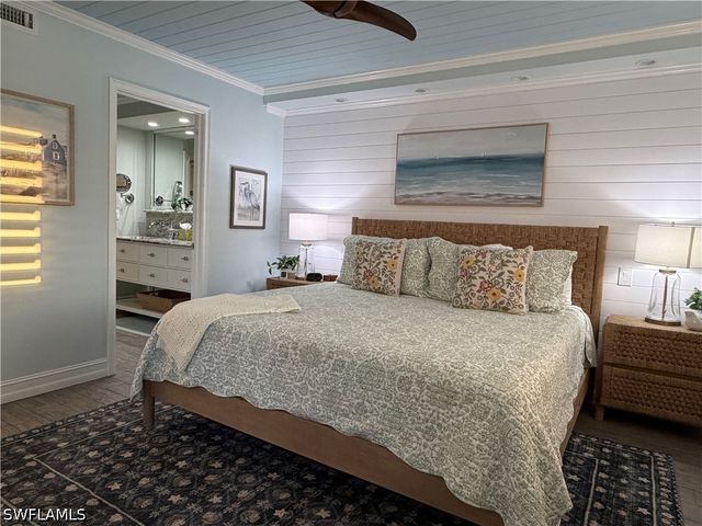 9101 Vanderbilt DR 204, Naples, FL 34108
