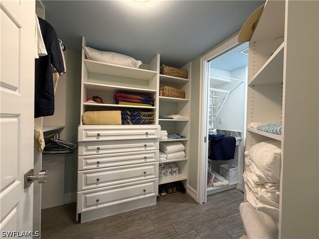 9101 Vanderbilt DR 204, Naples, FL 34108