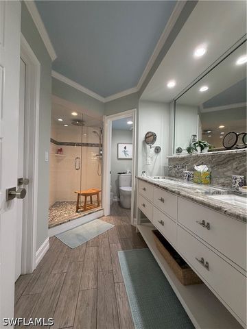 9101 Vanderbilt DR 204, Naples, FL 34108
