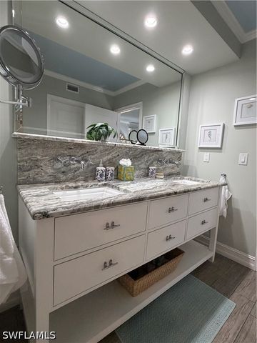 9101 Vanderbilt DR 204, Naples, FL 34108