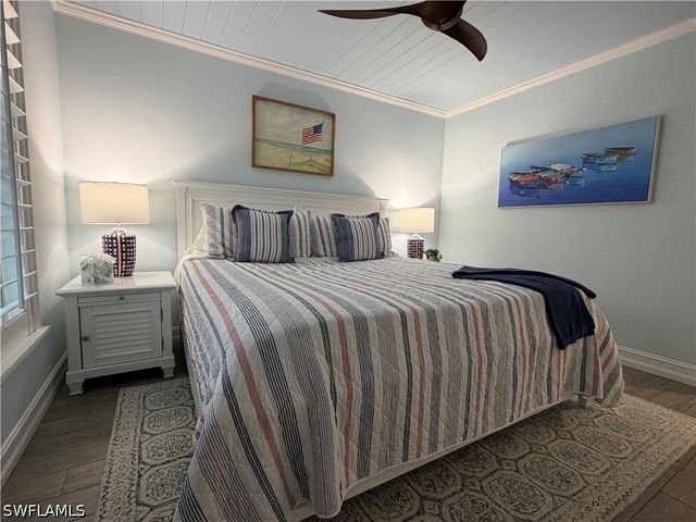 9101 Vanderbilt DR 204, Naples, FL 34108