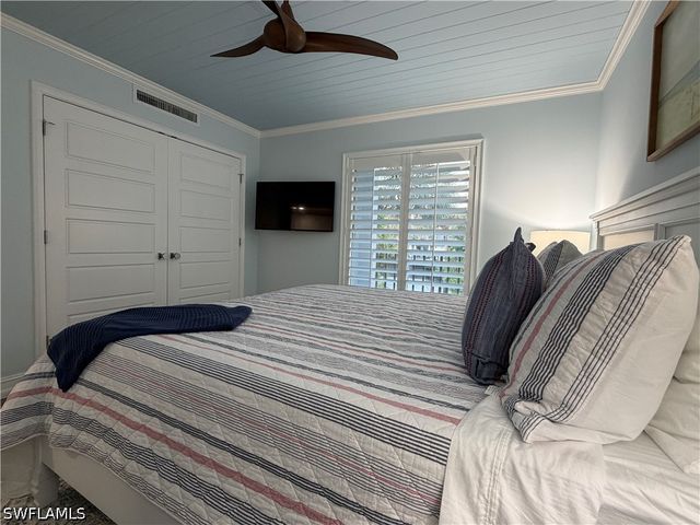 9101 Vanderbilt DR 204, Naples, FL 34108