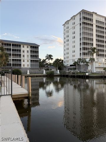 9101 Vanderbilt DR 204, Naples, FL 34108