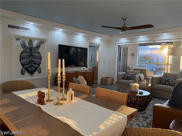 9101 Vanderbilt DR 204, Naples, FL 34108