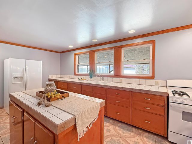 144 Hesley Dr., New Concord, KY 42076