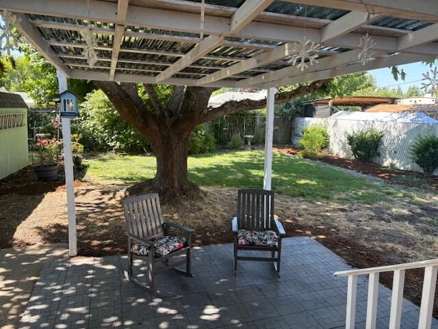 1041 SW J Street, Grants Pass, OR 97526
