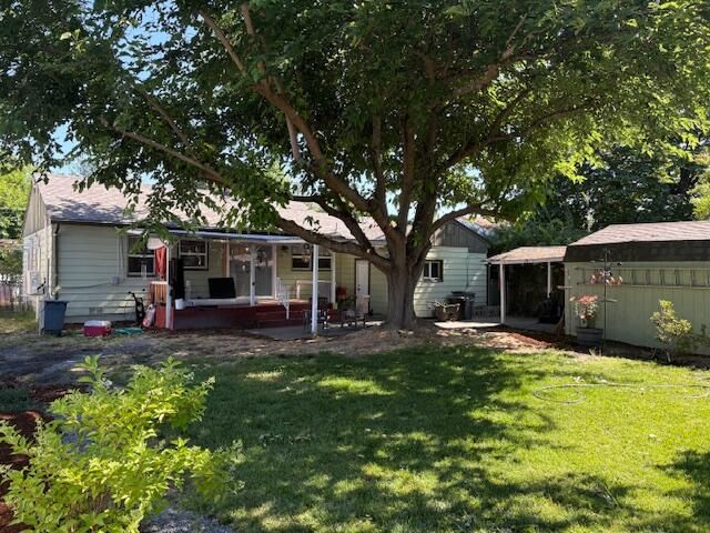 1041 SW J Street, Grants Pass, OR 97526