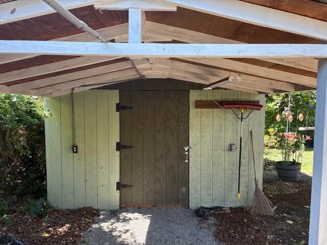1041 SW J Street, Grants Pass, OR 97526