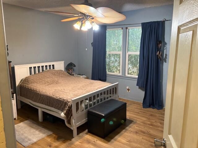 1041 SW J Street, Grants Pass, OR 97526