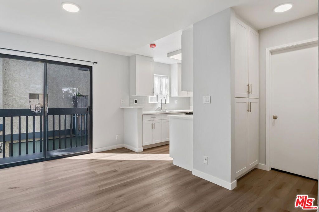 Image 13 of property listing at 29239 Heathercliff Road 12, Malibu, CA 90265