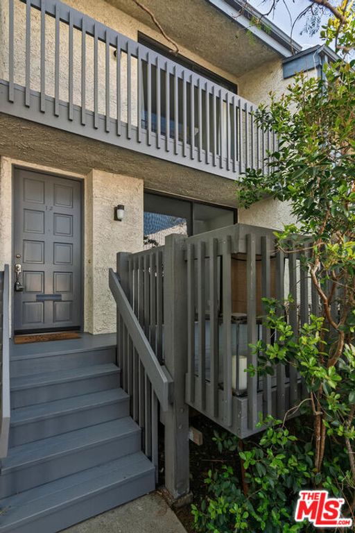 Image 2 of property listing at 29239 Heathercliff Road 12, Malibu, CA 90265