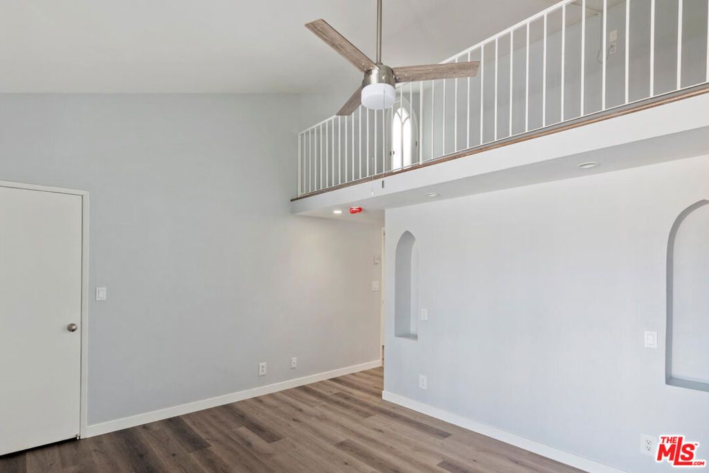 Image 20 of property listing at 29239 Heathercliff Road 12, Malibu, CA 90265