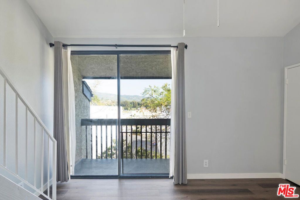 Image 21 of property listing at 29239 Heathercliff Road 12, Malibu, CA 90265
