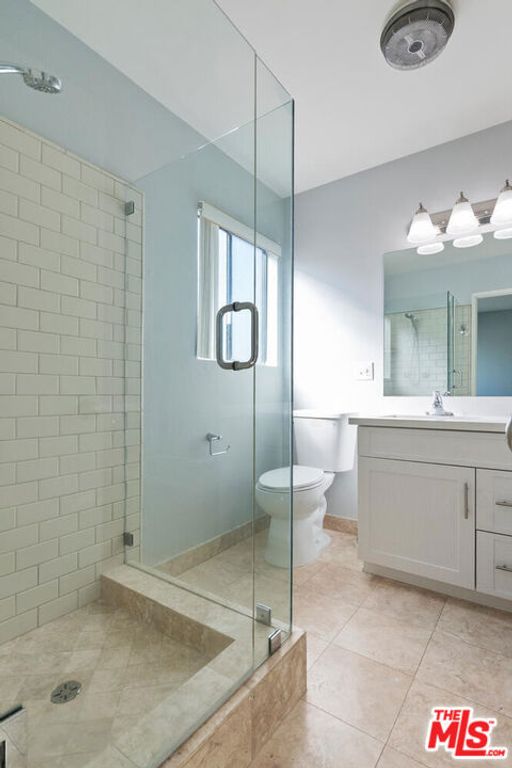 Image 26 of property listing at 29239 Heathercliff Road 12, Malibu, CA 90265