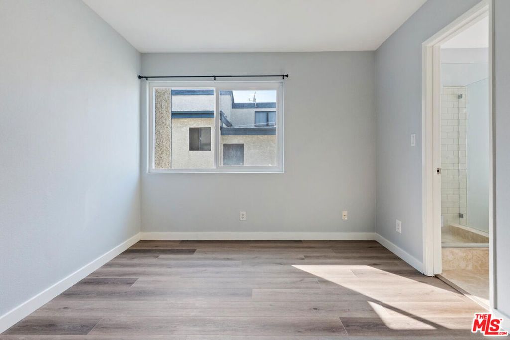 Image 29 of property listing at 29239 Heathercliff Road 12, Malibu, CA 90265