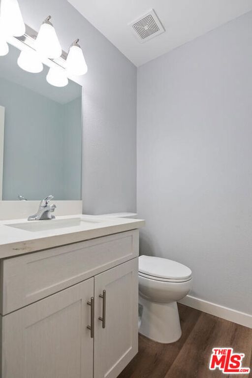 Image 30 of property listing at 29239 Heathercliff Road 12, Malibu, CA 90265