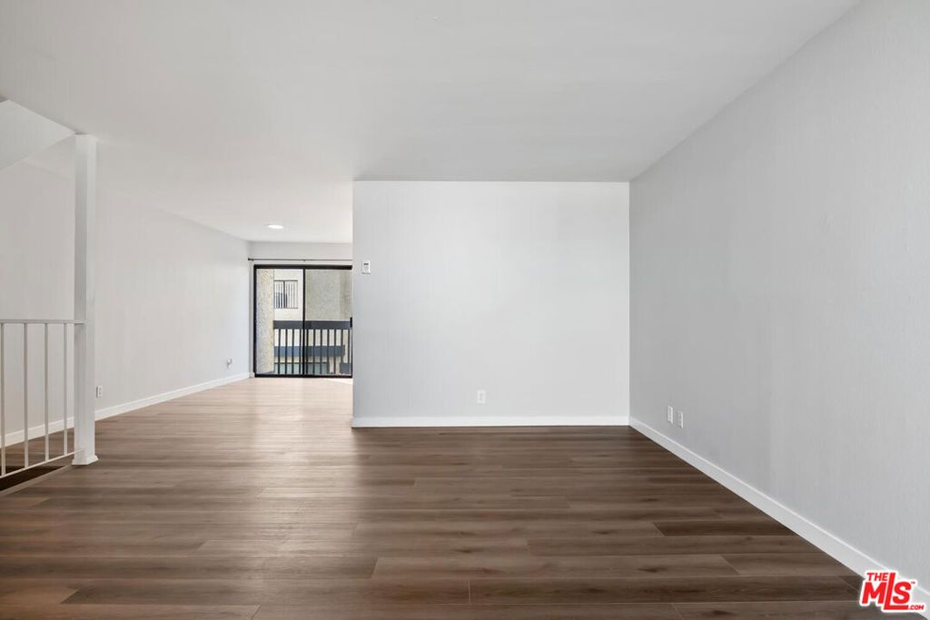 Image 9 of property listing at 29239 Heathercliff Road 12, Malibu, CA 90265