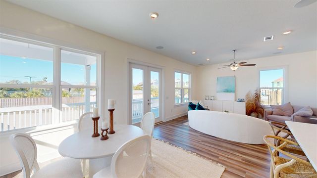 217 Clipper Dr, Pensacola, FL 32507