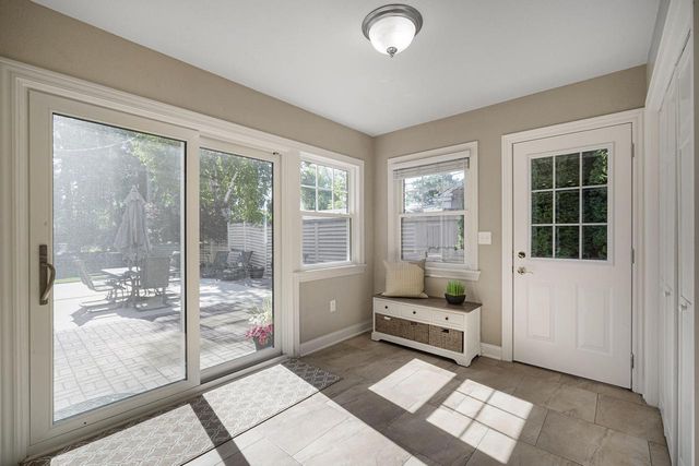 7424 N Santa Monica BOULEVARD, Fox Point, WI 53217