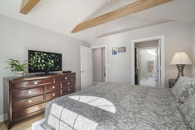 7424 N Santa Monica BOULEVARD, Fox Point, WI 53217