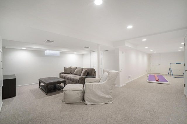 7424 N Santa Monica BOULEVARD, Fox Point, WI 53217