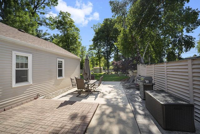 7424 N Santa Monica BOULEVARD, Fox Point, WI 53217