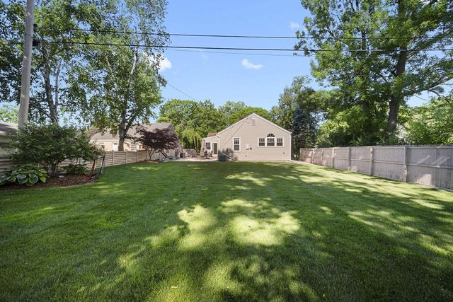 7424 N Santa Monica BOULEVARD, Fox Point, WI 53217