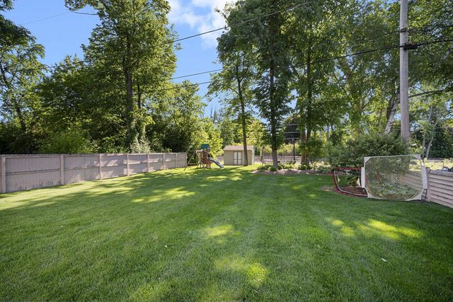 7424 N Santa Monica BOULEVARD, Fox Point, WI 53217