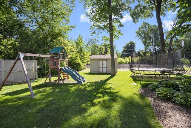 7424 N Santa Monica BOULEVARD, Fox Point, WI 53217