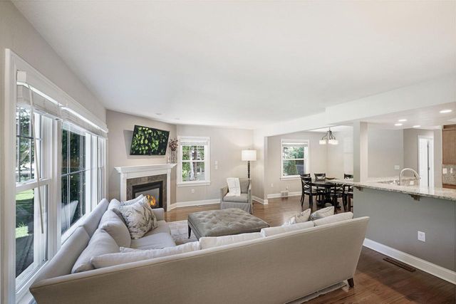 7424 N Santa Monica BOULEVARD, Fox Point, WI 53217