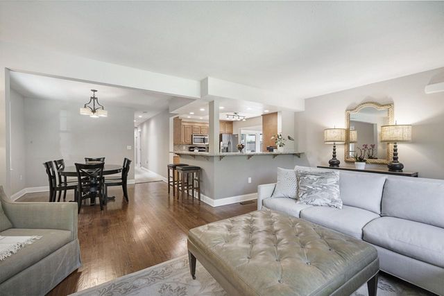 7424 N Santa Monica BOULEVARD, Fox Point, WI 53217