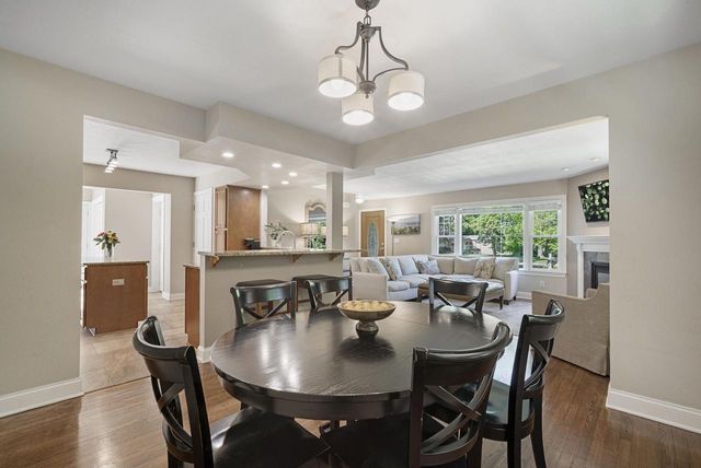 7424 N Santa Monica BOULEVARD, Fox Point, WI 53217