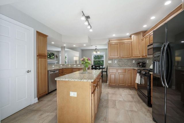 7424 N Santa Monica BOULEVARD, Fox Point, WI 53217