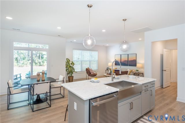 8677 Hope Farm Ln, Mechanicsville, VA 23111