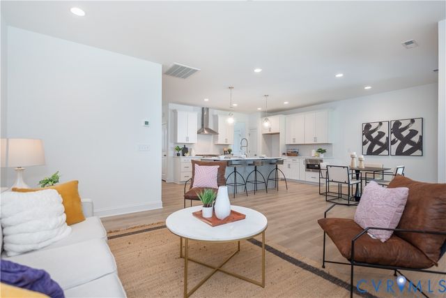 8677 Hope Farm Ln, Mechanicsville, VA 23111