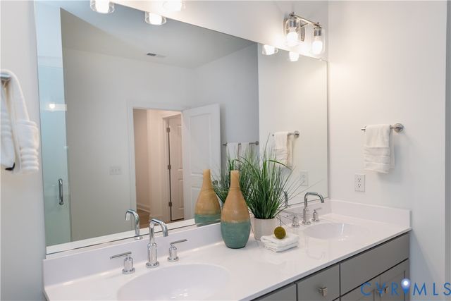 8677 Hope Farm Ln, Mechanicsville, VA 23111