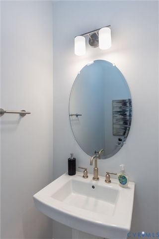 8677 Hope Farm Ln, Mechanicsville, VA 23111