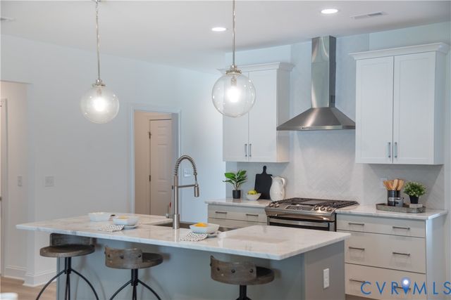 8677 Hope Farm Ln, Mechanicsville, VA 23111