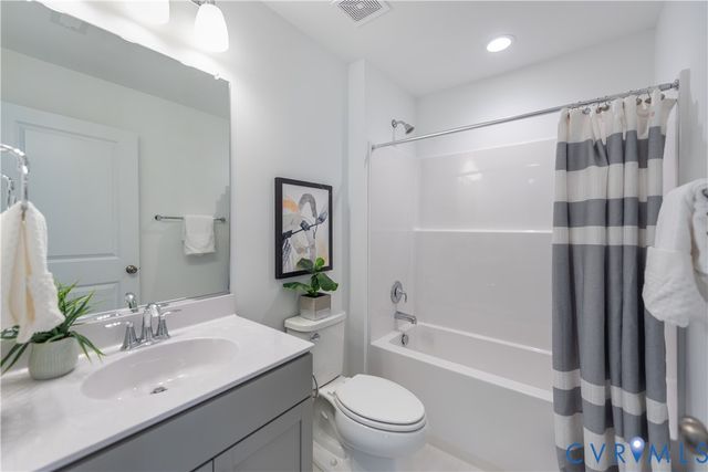 8677 Hope Farm Ln, Mechanicsville, VA 23111