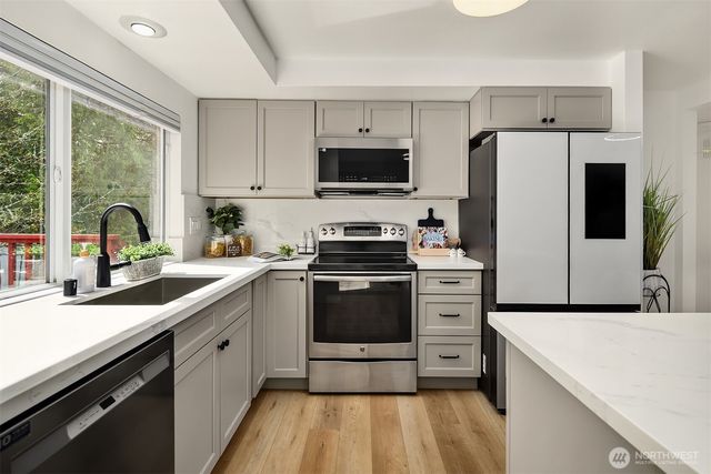 16611 NE 108th Place, Redmond, WA 98052