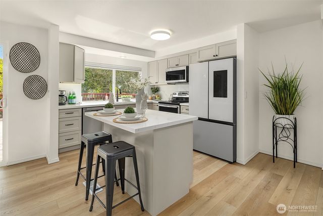 16611 NE 108th Place, Redmond, WA 98052