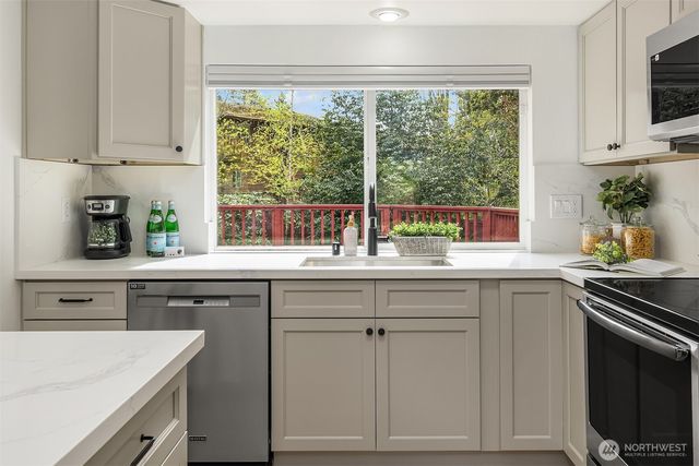 16611 NE 108th Place, Redmond, WA 98052