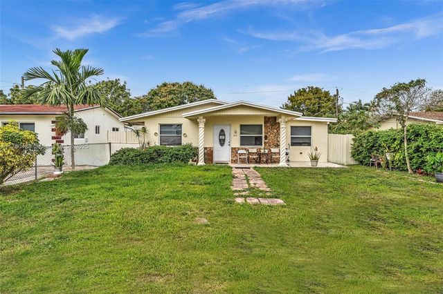 2631 NE 214th St, Miami, FL 33180