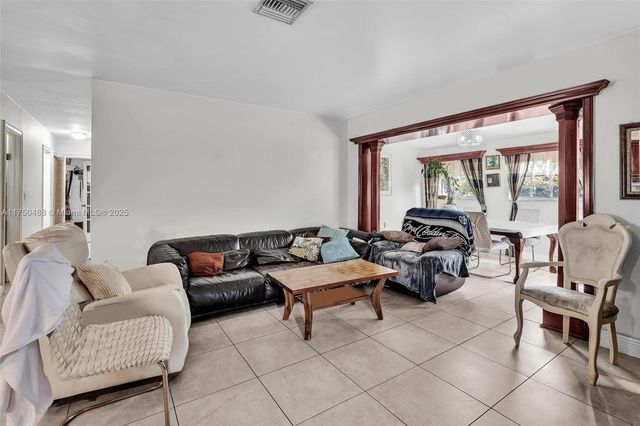 2631 NE 214th St, Miami, FL 33180